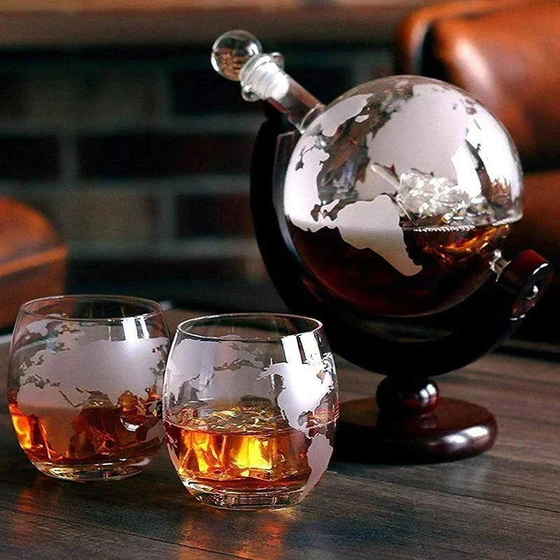 Conjunto Decanter Globo de Vidro com Suporte de Madeira e 2 Copos Lenogue Conjunto Decanter + 2 Copos