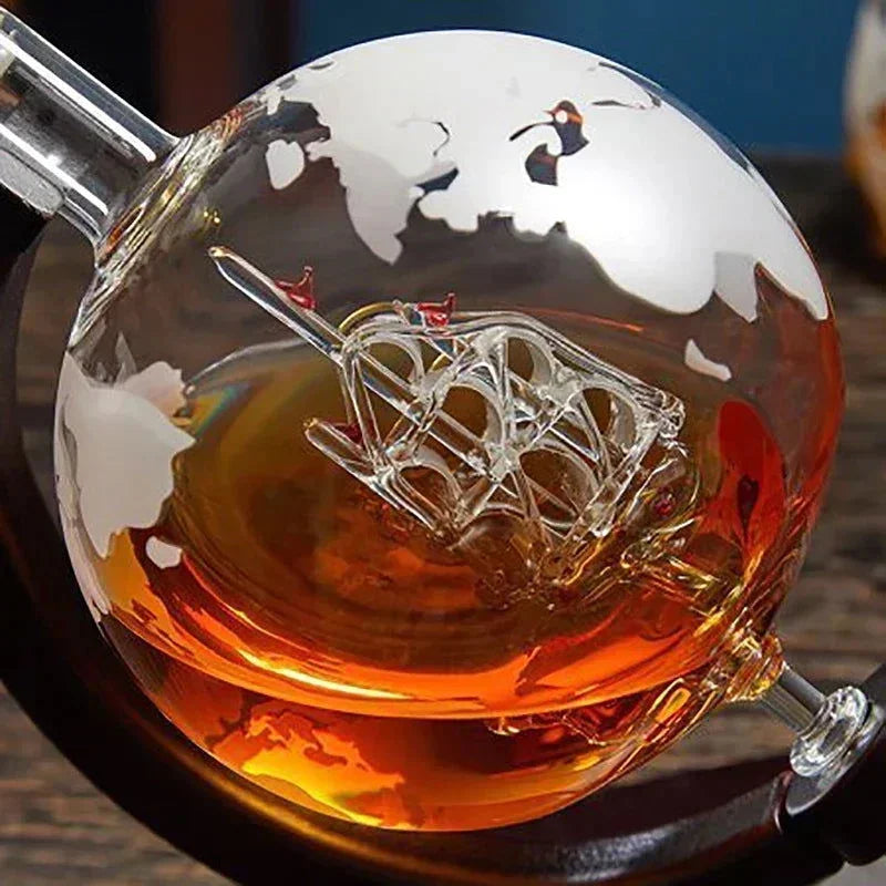 Decanter de Vidro em Formato de Globo com Suporte de Madeira Lenogue