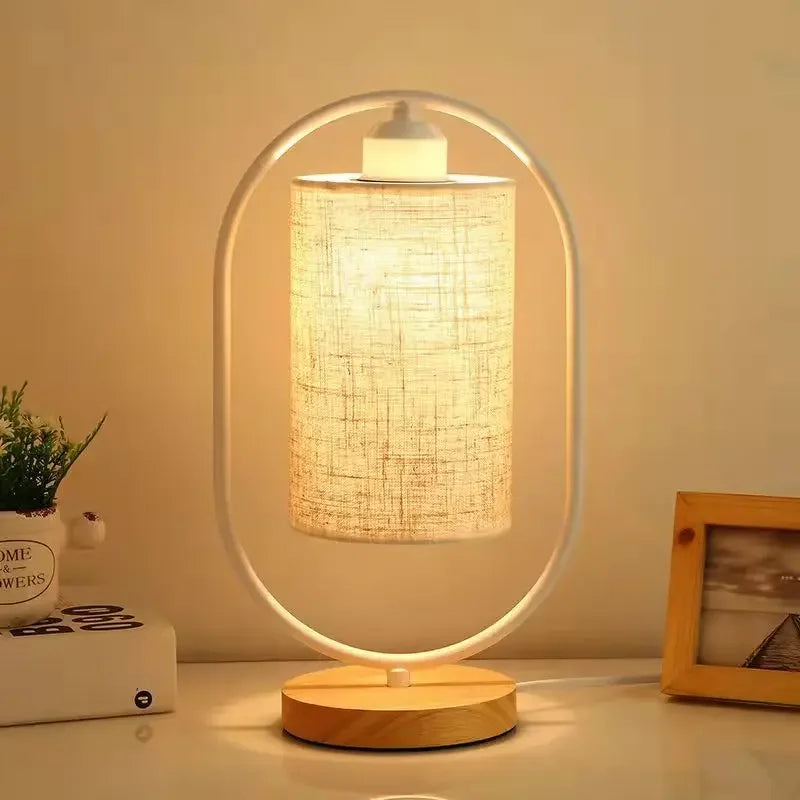 Luminária de Mesa de Madeira com Cúpula de Tecido para Sala Lenogue Branco - Mod. 02