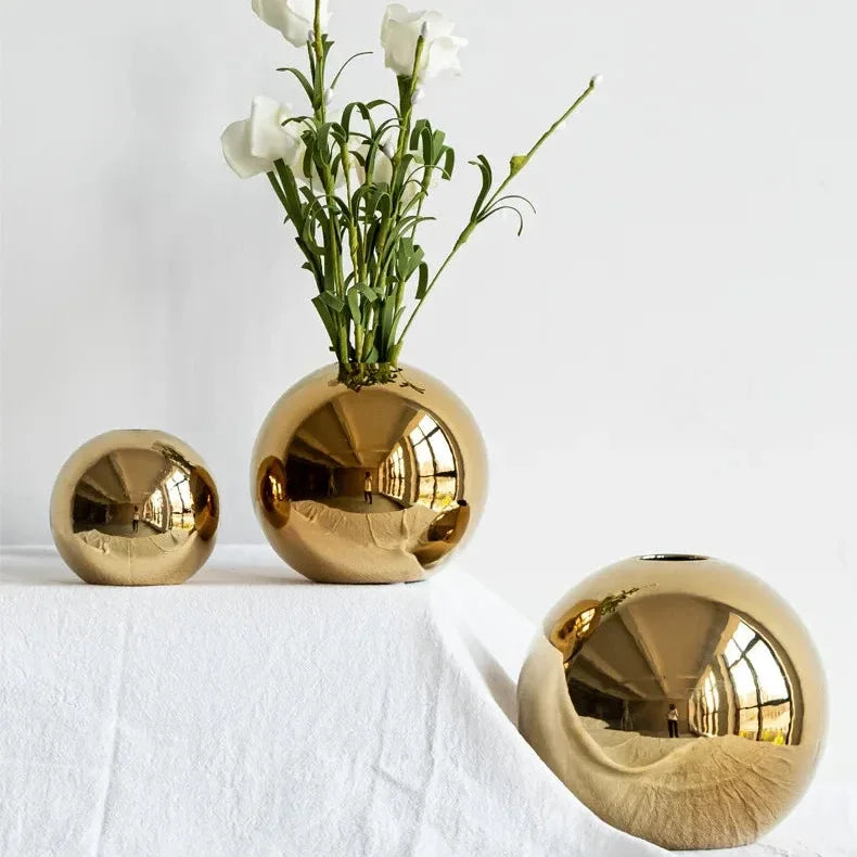 Vaso Decorativo de Cerâmica Dorée Esférico Banhado a Ouro Lenogue