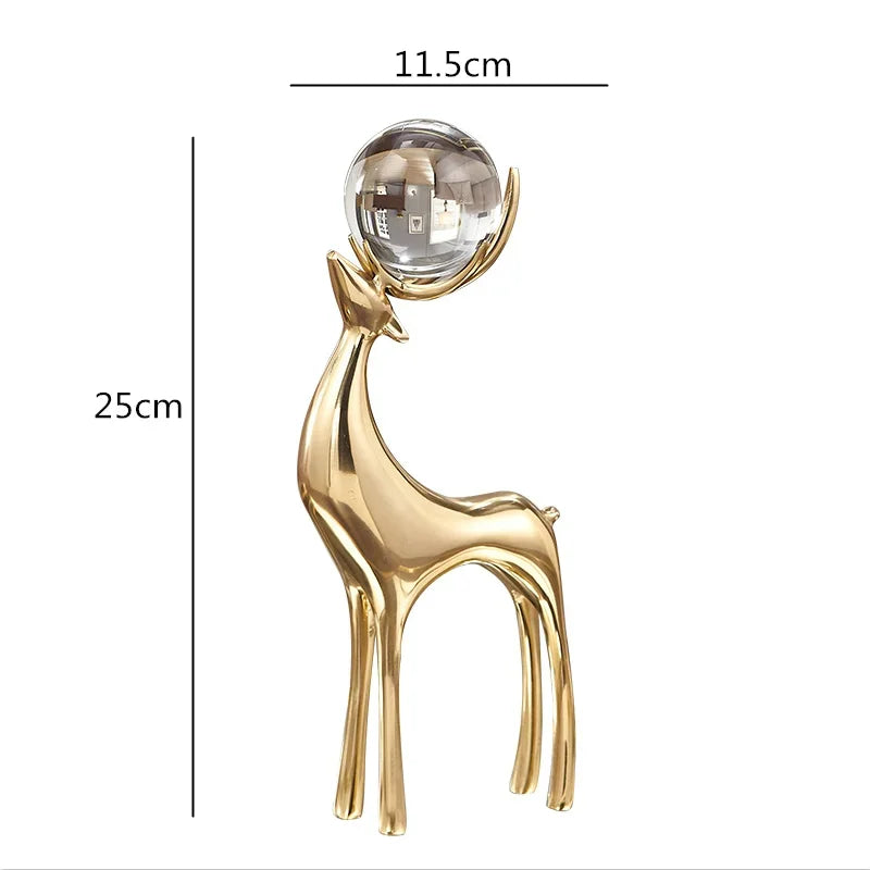 Escultura de Cervo Dourado com Bola de Cristal para Sala e Escritório Lenogue